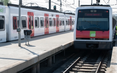 Un tren de Ferrocarrils de la Generalitat de Catalunya a una estació sabadellenca | Roger Benet