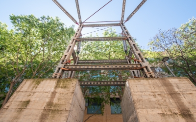 Pilones i estructures metàl·liques del carrer Alemanya