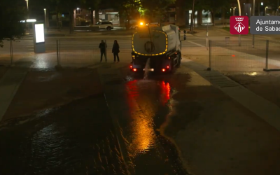 Les cubes tornen a omplir el llac del Parc Catalunya