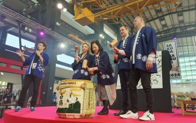 Les autoritats, durant la cerimònica del sake | Karen Madrid