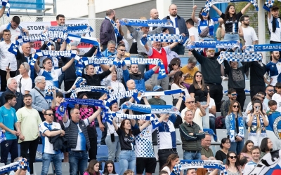 Aspecte de la graderia de la Nova Creu Alta en un partit de l'últim curs | Roger Benet