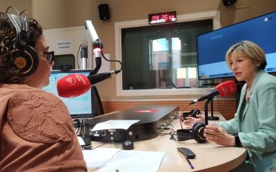 Carme Forcadell als estudis de Ràdio Sabadell