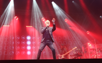 Sergio Dalma en un moment de l'actuació d'aquesta nit