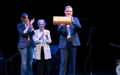 Sergi Garcés amb la batuta, acompanyat de Joana Soler i l'alcaldessa Marta Farrés | Roger Benet