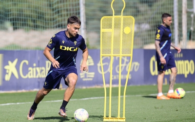 Genar en un entrenament amb el primer equip del Cádiz | Cádiz CF