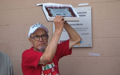 Paco Herrera, en el moment de rebre l'homenatge | CFU Can Rull RT