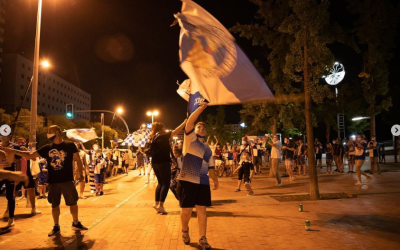 Imatge de la celebració de l'afició arlequinada després de l'ascens de Marbella