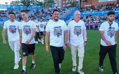 Conrad Garcia i el seu cos tècnic, el dia de l'homenatge a la NCA per l'ascens | CES