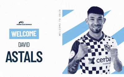 Imatge promocional del fitxatge d'Astals per l'Ibiza | UD Ibiza