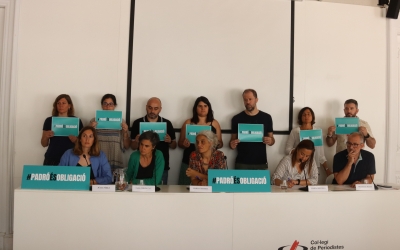Membres de la Xarxa d'Entitats pel Padró 2024 a la seu del Col·legi de Periodistes