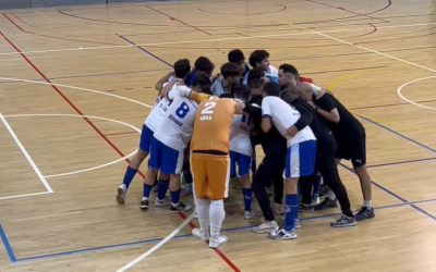 La pinya del Club Natació Sabadell després d'una victòria 'in extremis' davant Les Corts