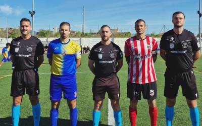 Capitans i àrbitres abans del derbi de la primera volta | Manu Palacios