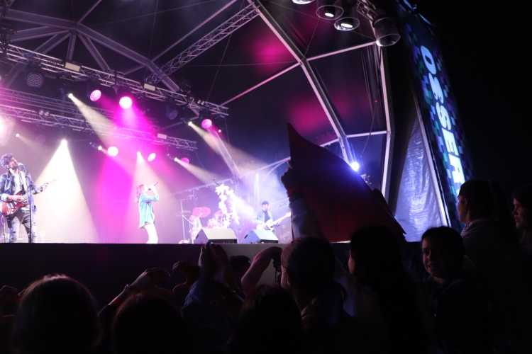 No han faltat cap dels clàssics en els respectius repertoris, però tampoc novetats. D'una banda, Sofia Lecubarri ha cantat un tema recent sortit del forn: Coco y Malibú, que ha sortit just aquesta setmana. De l'altra, Mai Meneses s'ha atrevit a presentar Me iré, una de les cançons de l'últim disc, en acústic. 