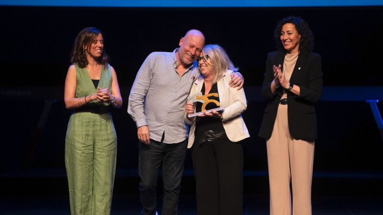 Gomis i Badia, en nom de l'OAR, amb Farrés i González a l'escenari | Roger Benet